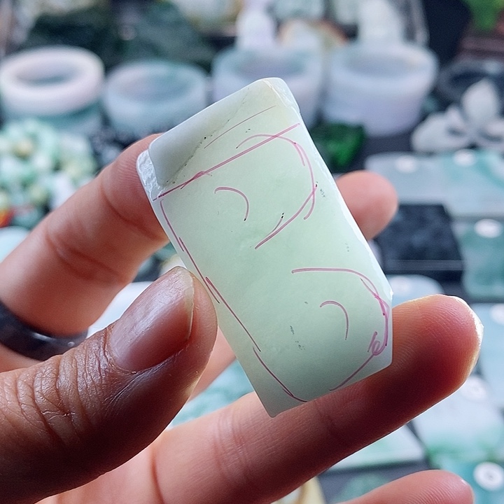 翡翠挂件未镶嵌翡翠