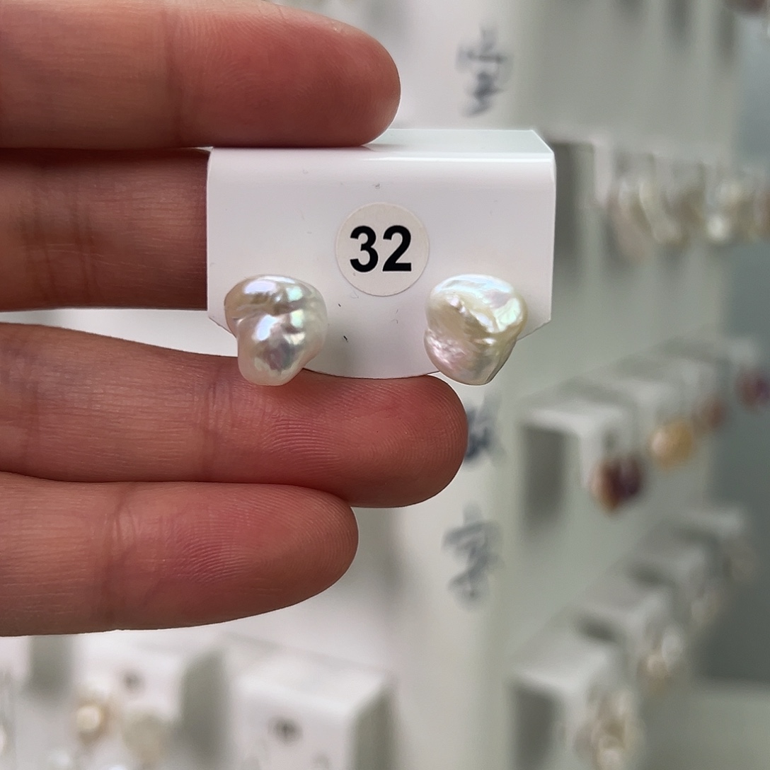 非金属巴洛克花瓣耳饰 