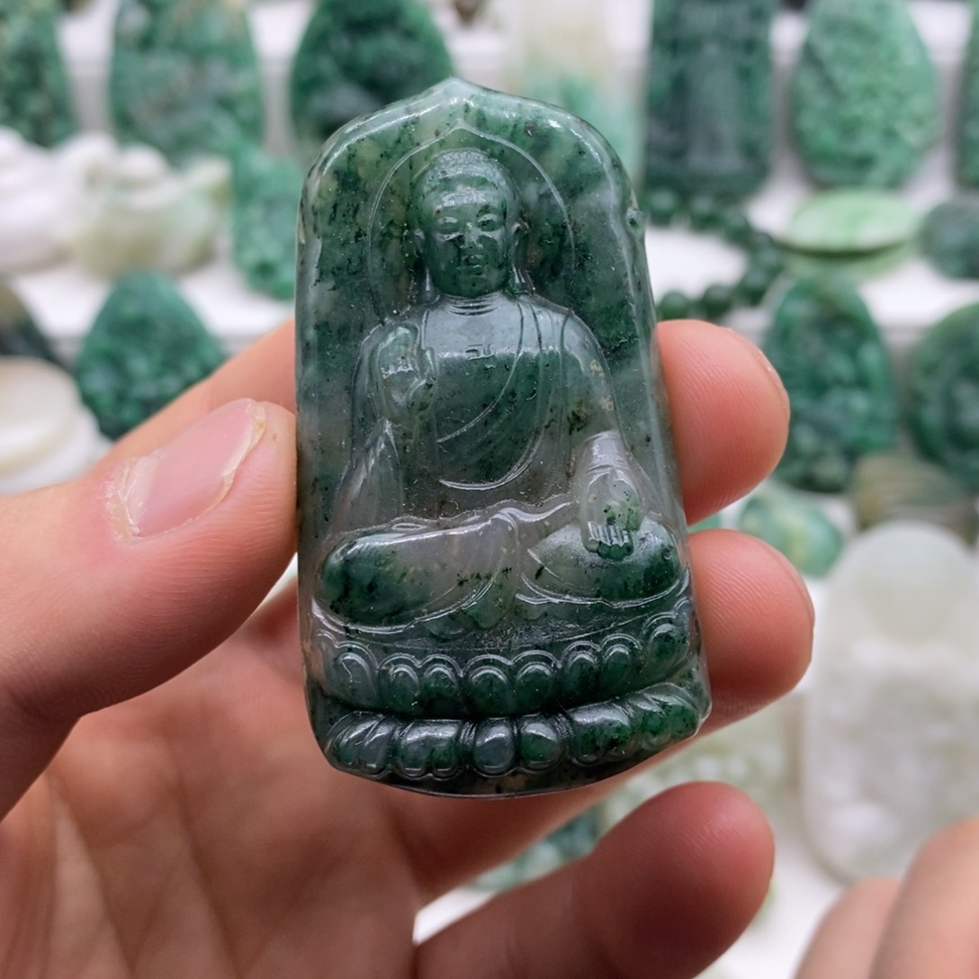 独山玉颈饰未镶嵌