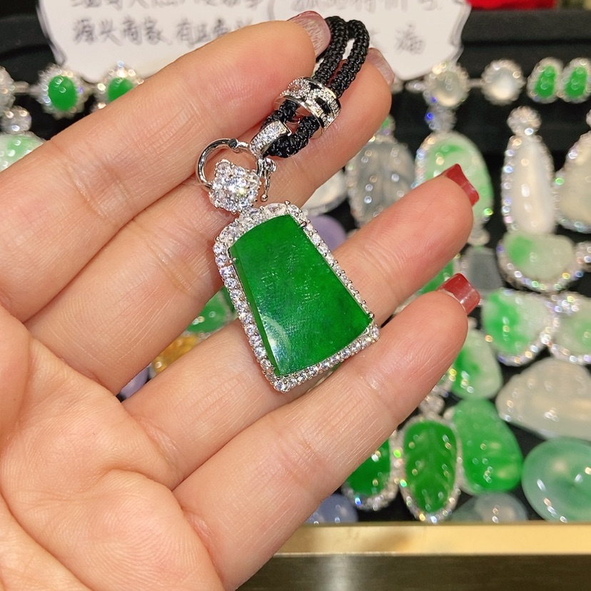 【闪购商品】颈饰未镶嵌翡翠天然翡翠
