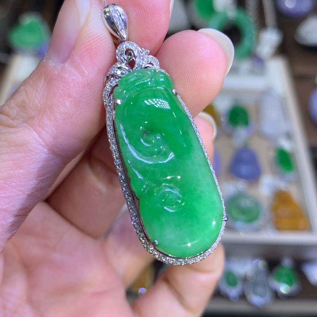 翡翠18K金镶嵌颈饰翡翠