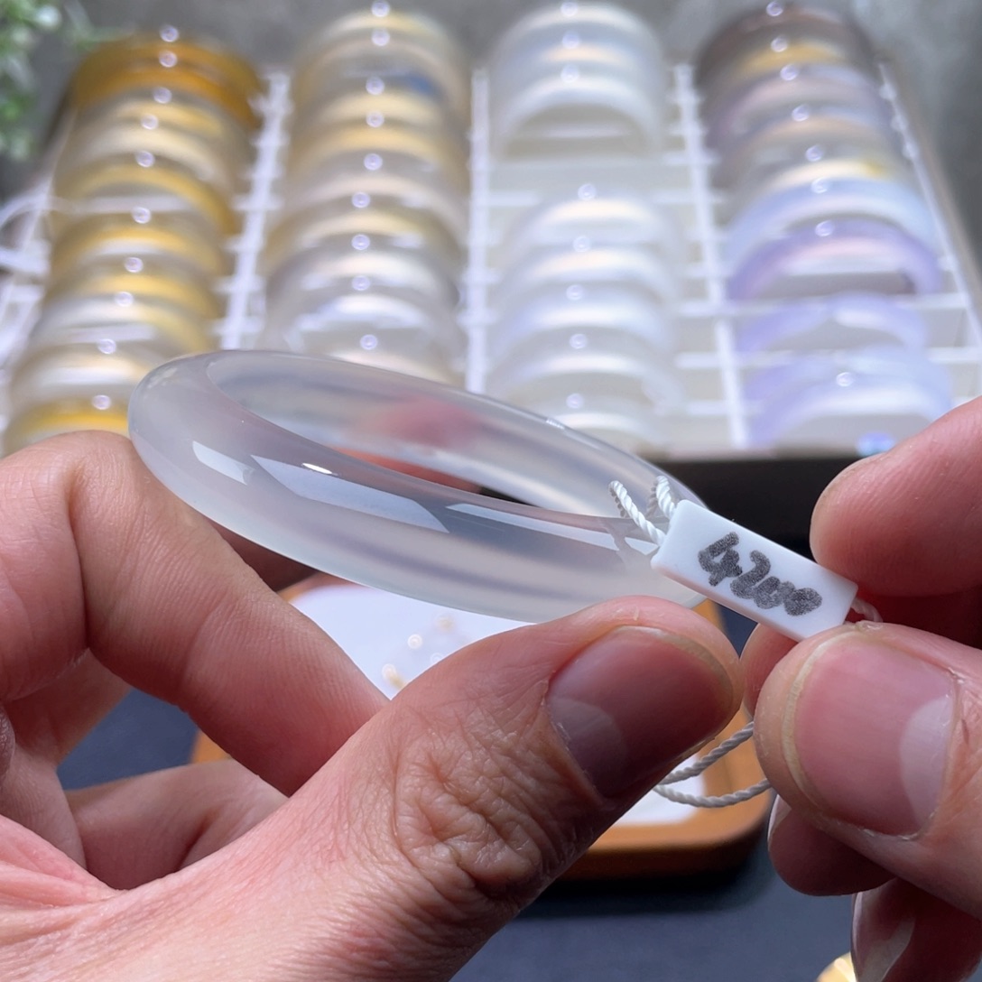 玛瑙/玉髓手镯未镶嵌小***?55.8*11.7*7.8