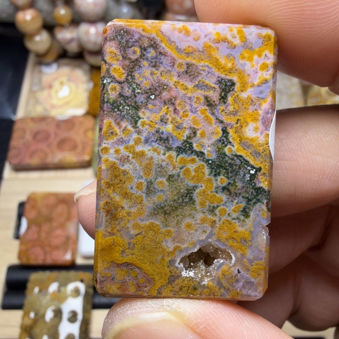 石英质玉未镶嵌纯天然色有机玉石保真色