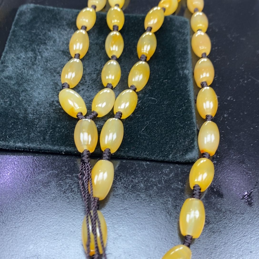 未镶嵌石英质玉（黄龙玉）颈饰