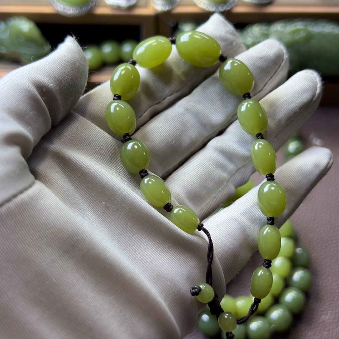 岫岩老玉（透闪石质玉）手链未镶嵌庐****江