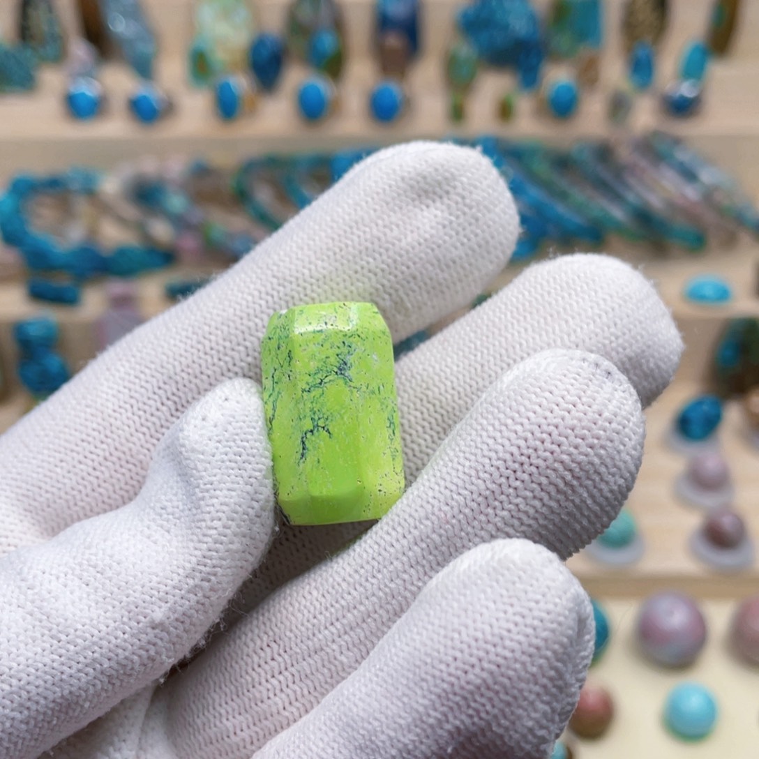 绿松石未镶嵌珠宝奇石