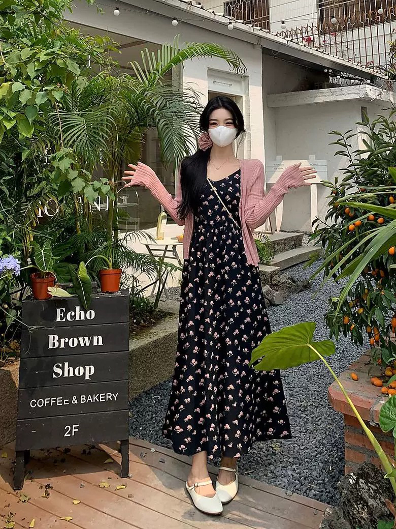 吊带连衣裙女2025年新款春季大码胖mm气质显瘦外搭针织开衫两件套