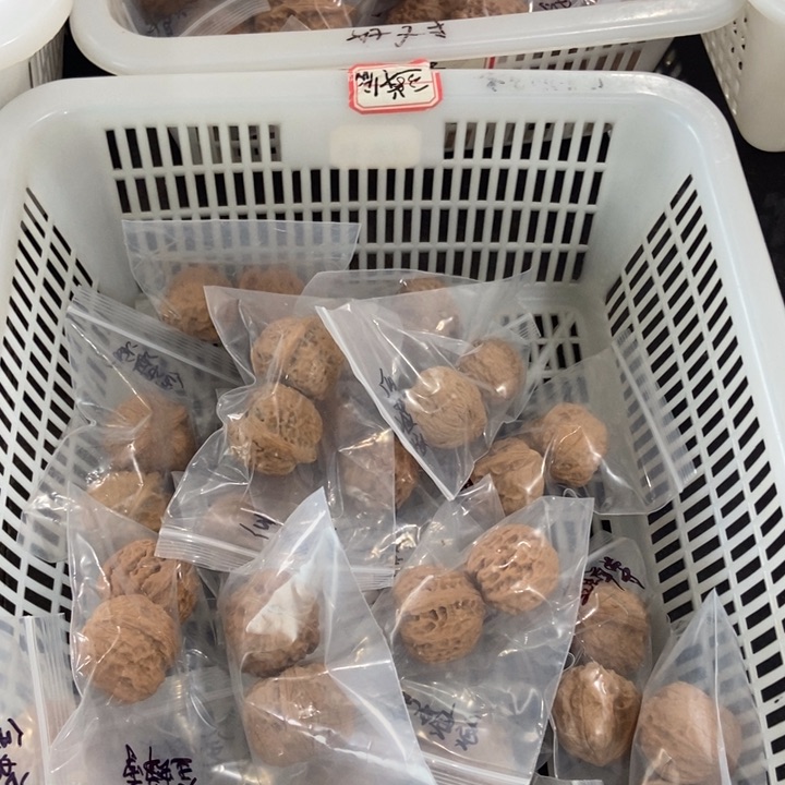 吊坠文玩核桃金蝉尊瑕疵