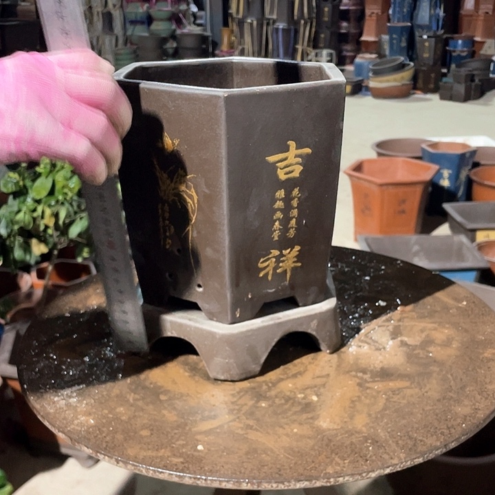 紫砂棕色如意六方小号加拖