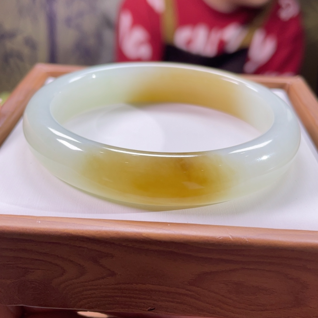 Y***.和田玉未镶嵌手镯58圈