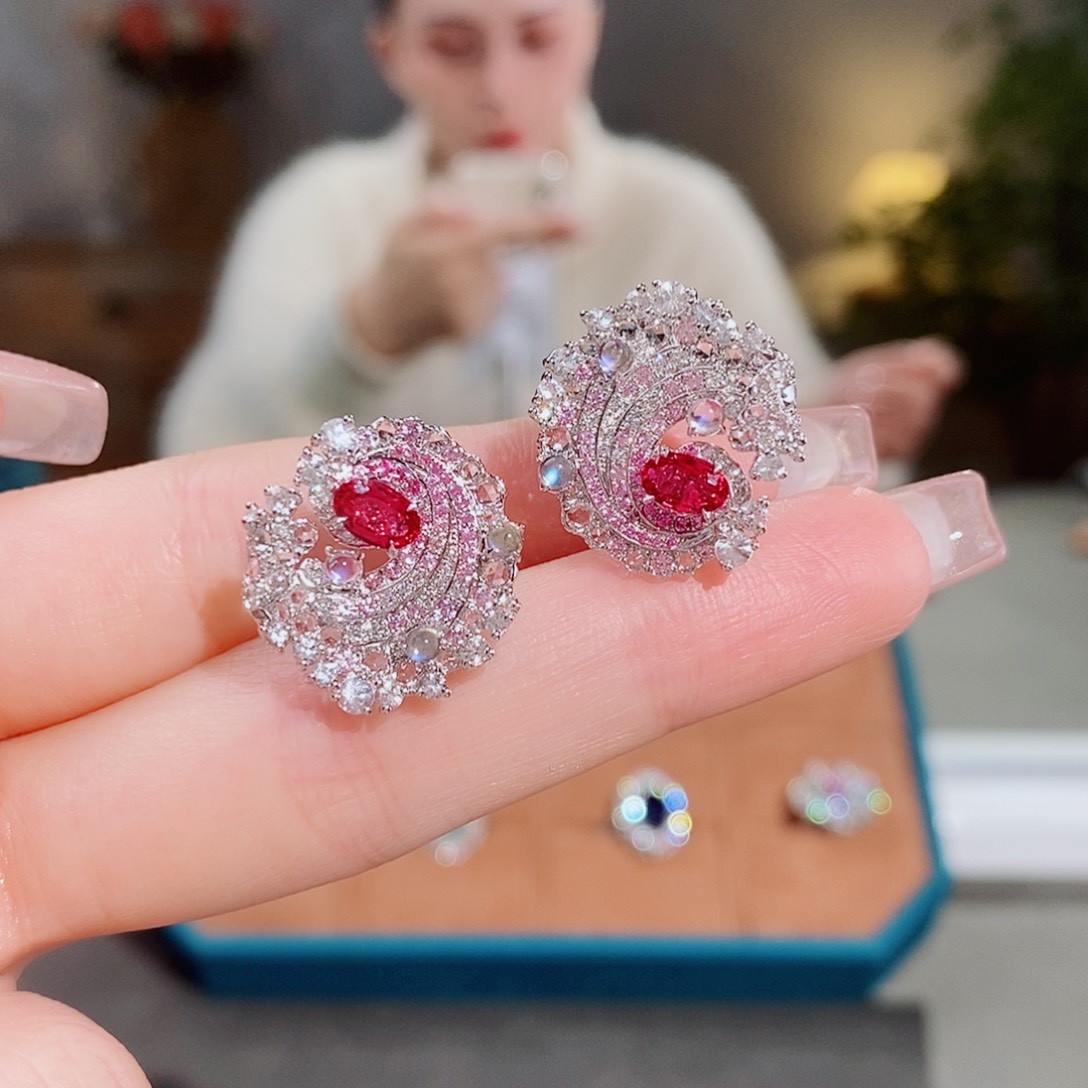 红宝石耳饰18K金镶嵌0.94ct无烧