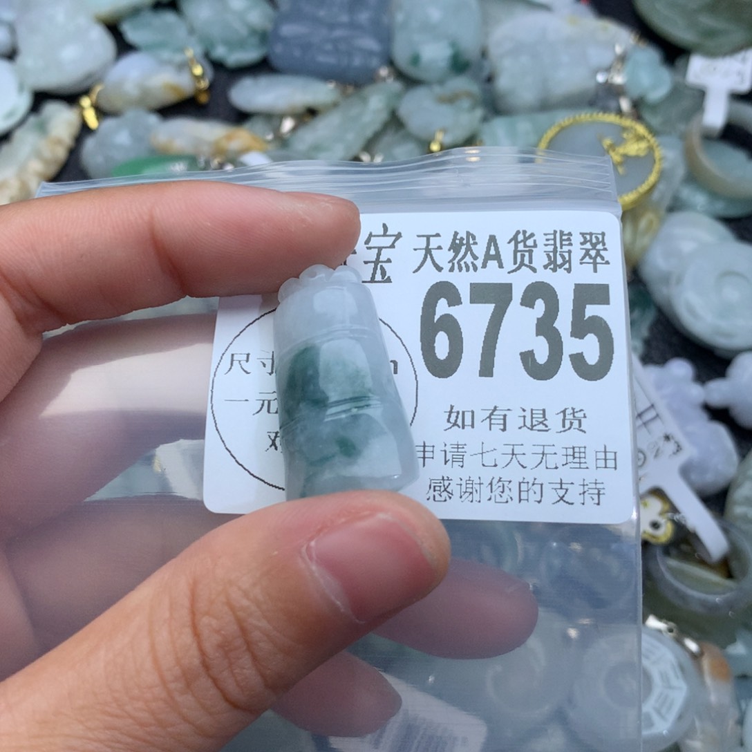 翡翠颈饰未镶嵌6735。