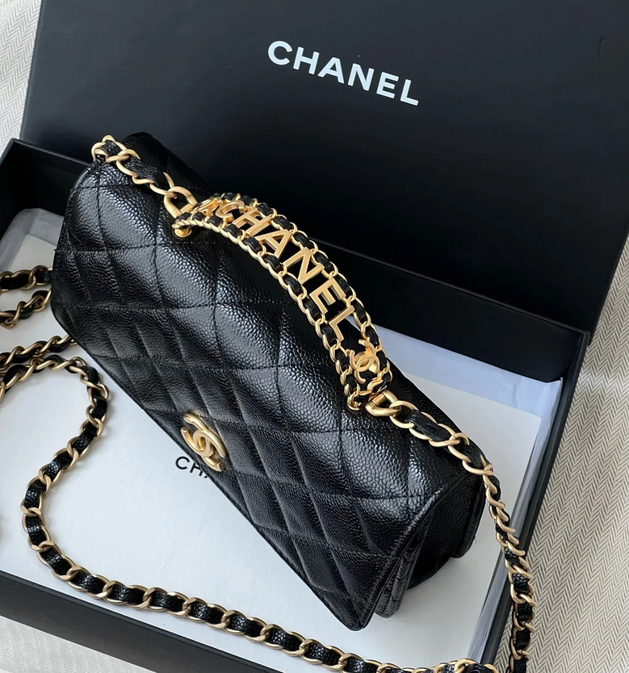 95新 Chanel/香奈儿 多多奢品/香奈儿22s黑金字母手柄woc包/98新