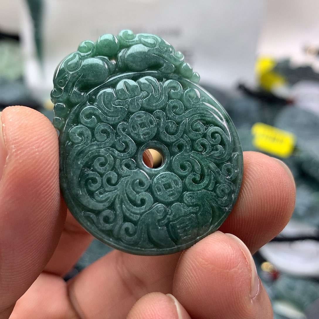 翡翠未镶嵌颈饰扣子