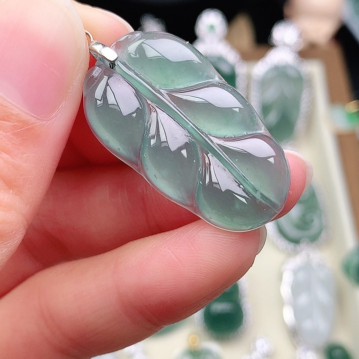 颈饰银S925镶嵌翡翠吊坠