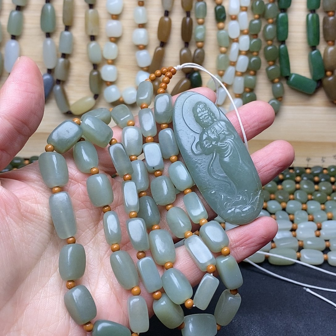 和田玉颈饰未镶嵌悠