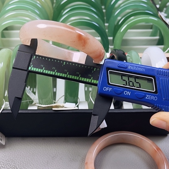 东陵石颈饰未镶嵌