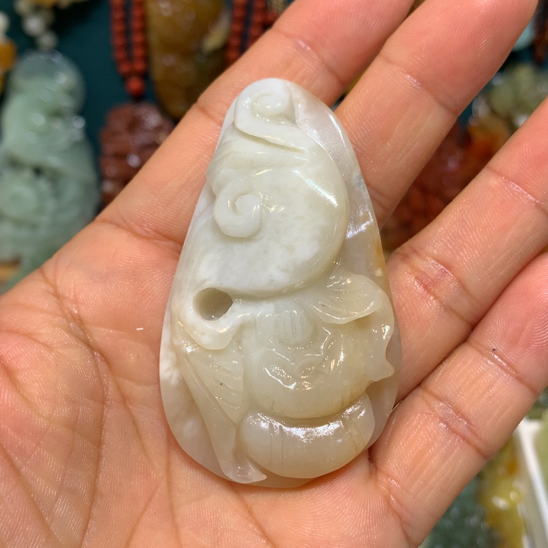 蛇纹石玉未镶嵌颈饰