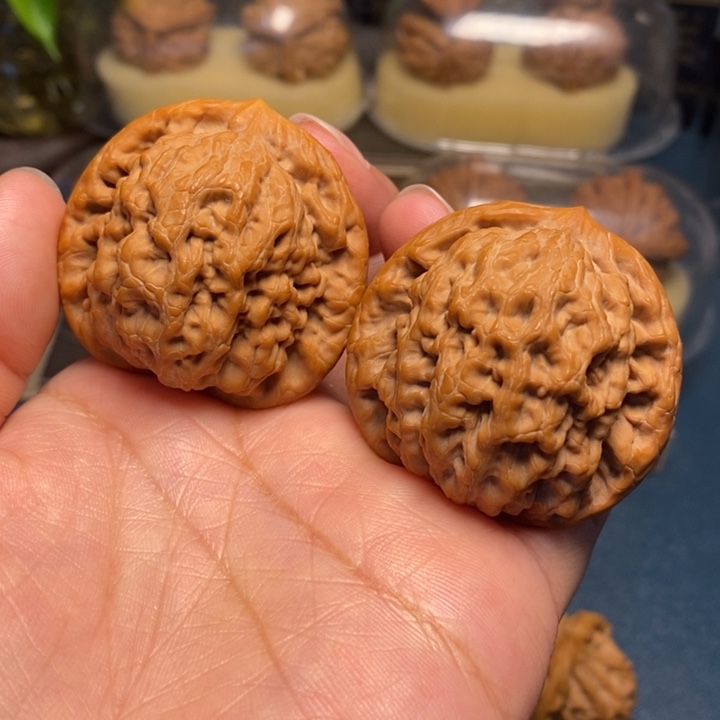 【闪购商品】文玩核桃把件金公子