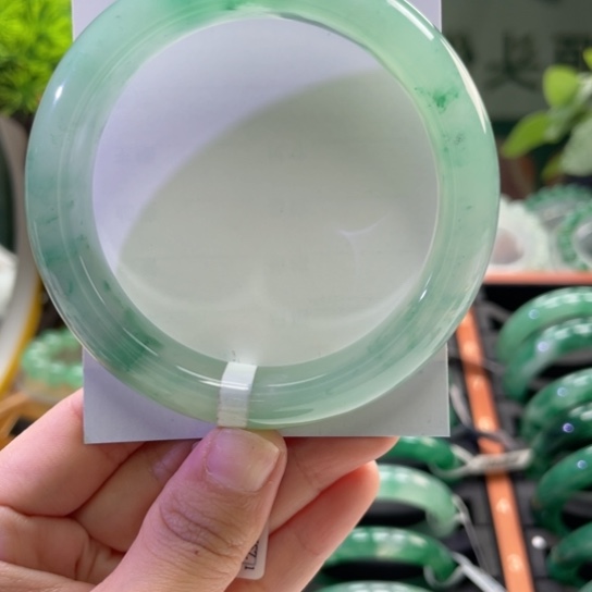 石英质玉手镯未镶嵌