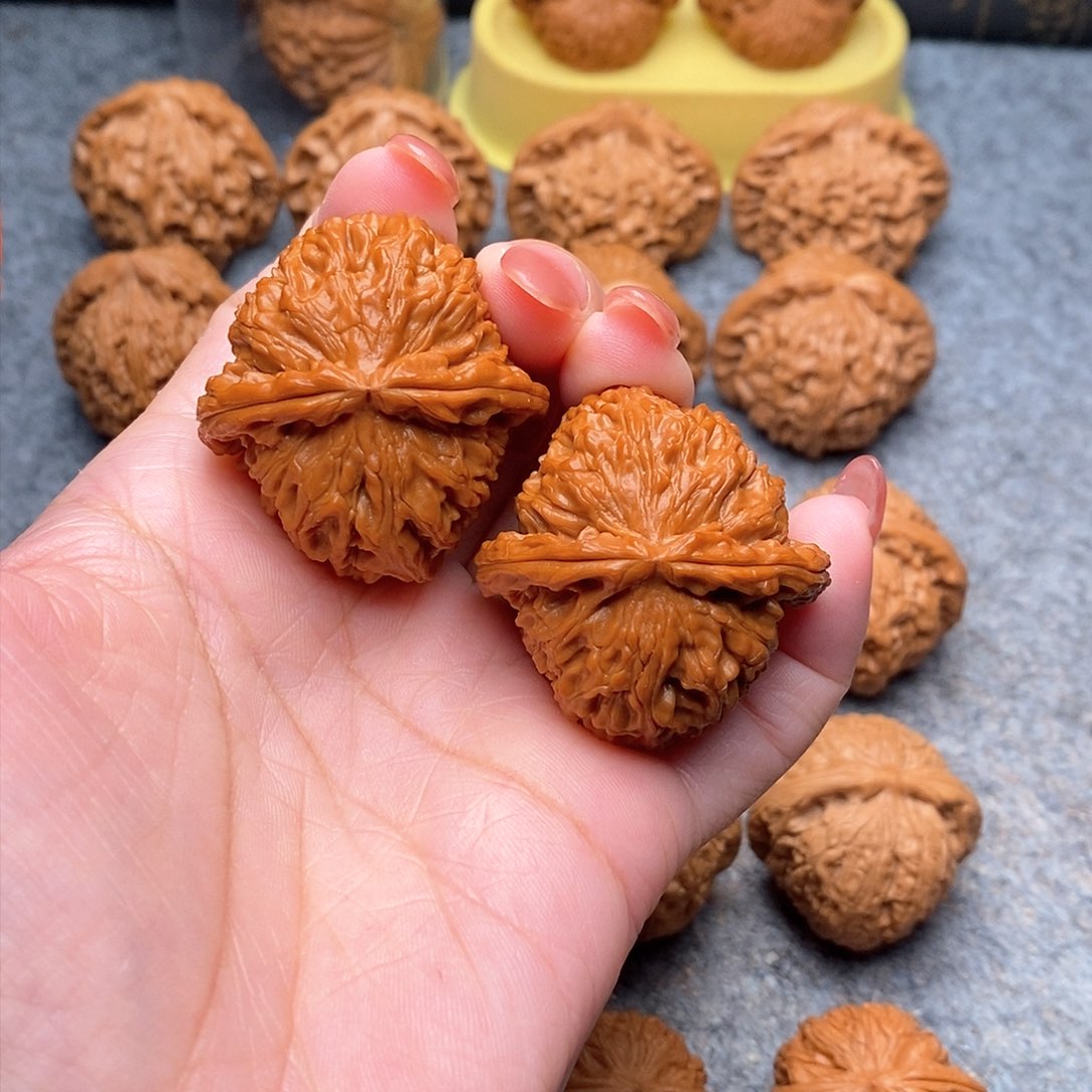 文玩核桃把件精品三角白39全品