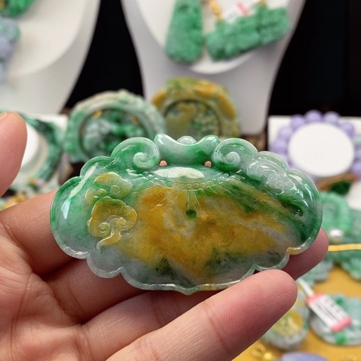 翡翠颈饰未镶嵌翡翠吊坠