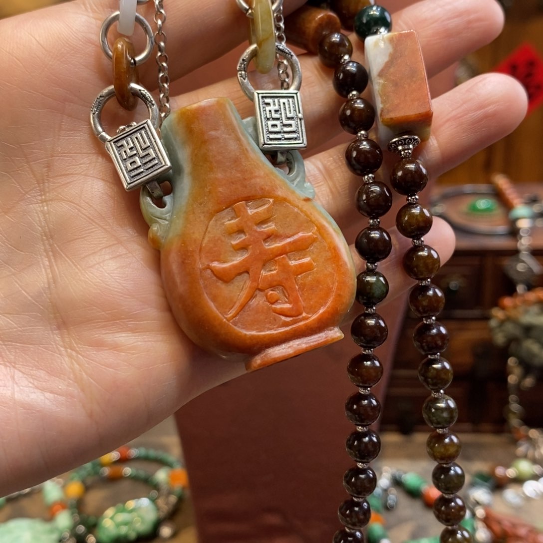 翡翠吊坠(赠链)未镶嵌