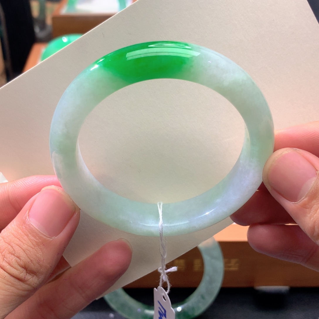 翡翠未镶嵌手镯正圈