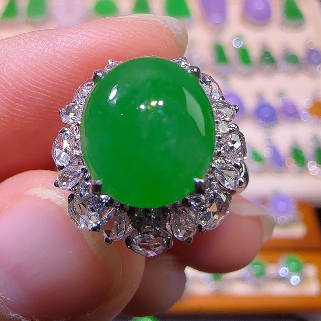 翡翠18K金镶嵌戒指