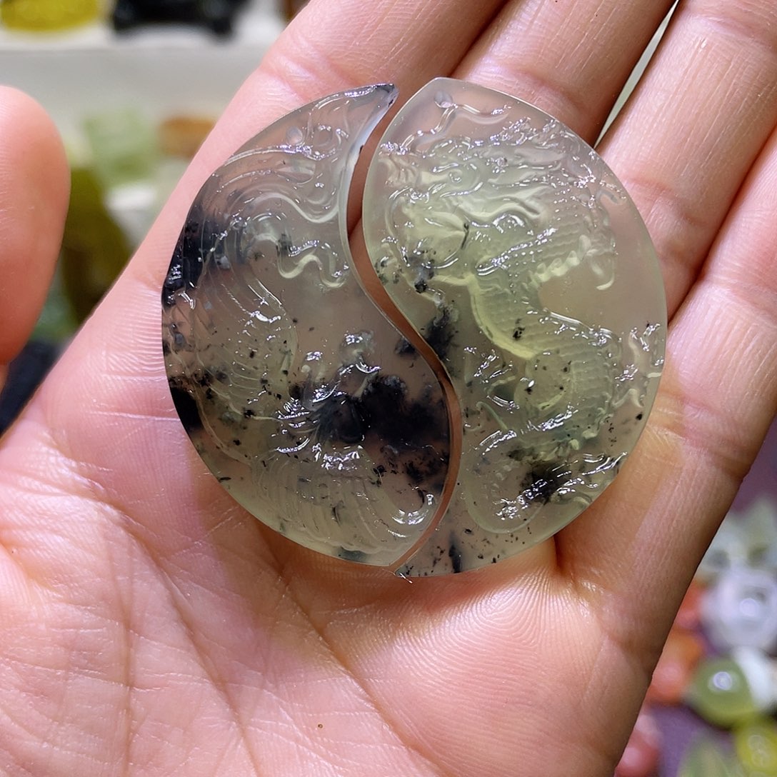 蛇纹石玉颈饰未镶嵌