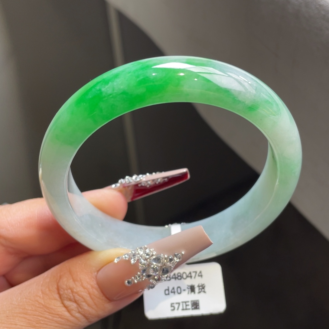 翡翠未镶嵌手镯【亏出强推】辣绿白底青正圈手镯