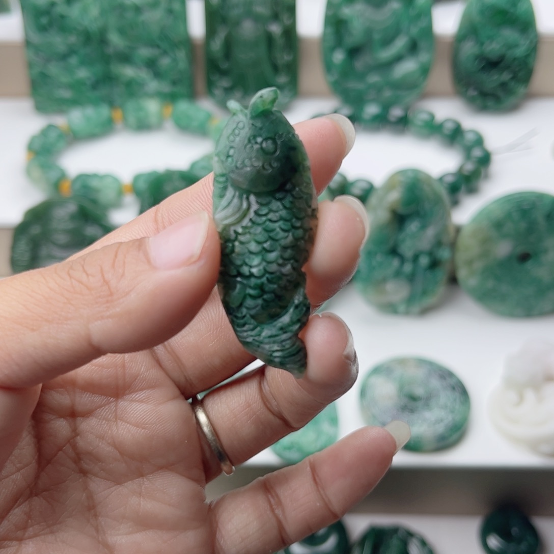 独山玉未镶嵌挂件