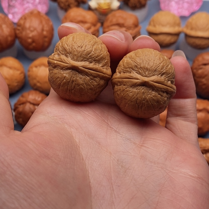 文玩核桃把件蛇皮球