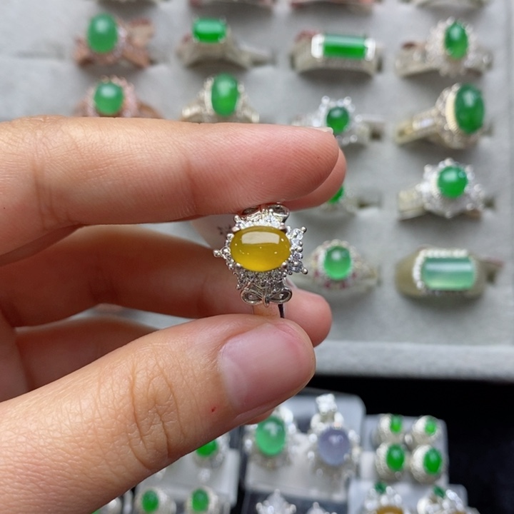 翡翠戒指未镶嵌蛋面