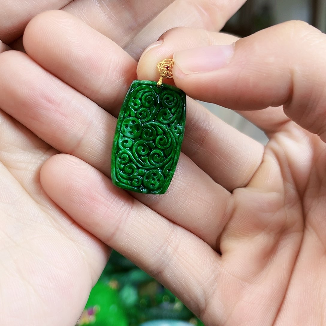 翡翠颈饰18K金镶嵌吊坠