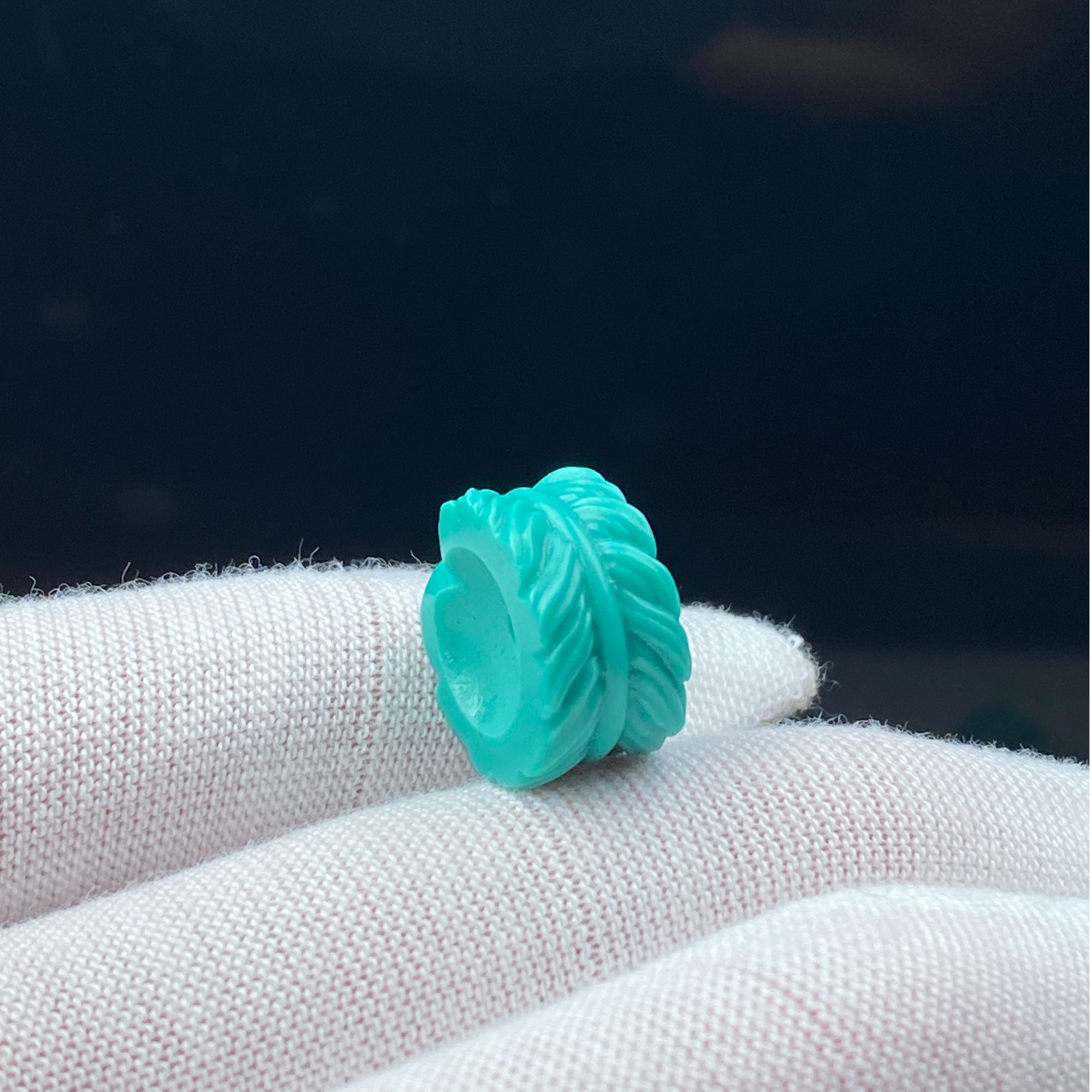 湖北原矿纯手工特色高瓷原石精工绿色羽毛扣【01】