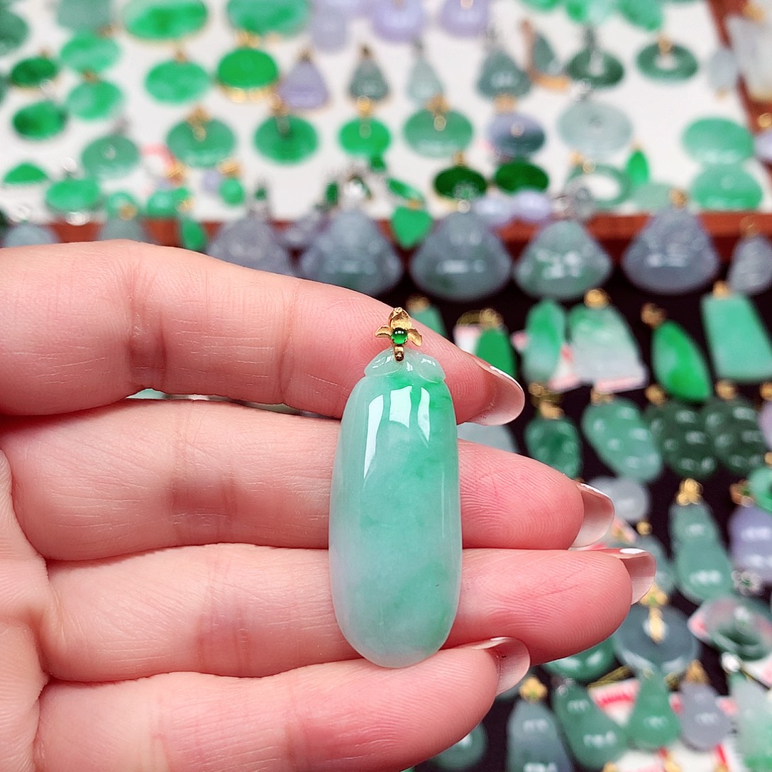 翡翠18K金镶嵌颈饰