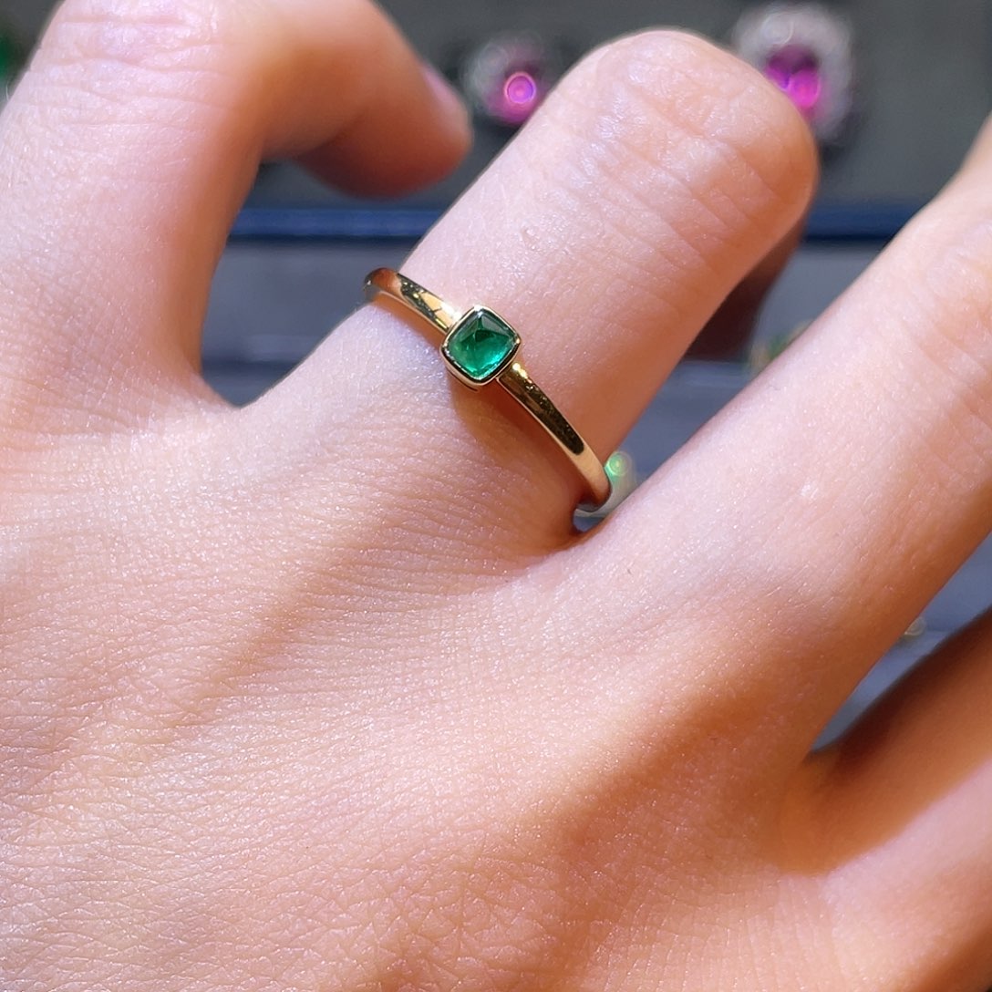 祖母绿戒指18K金镶嵌0.22ct