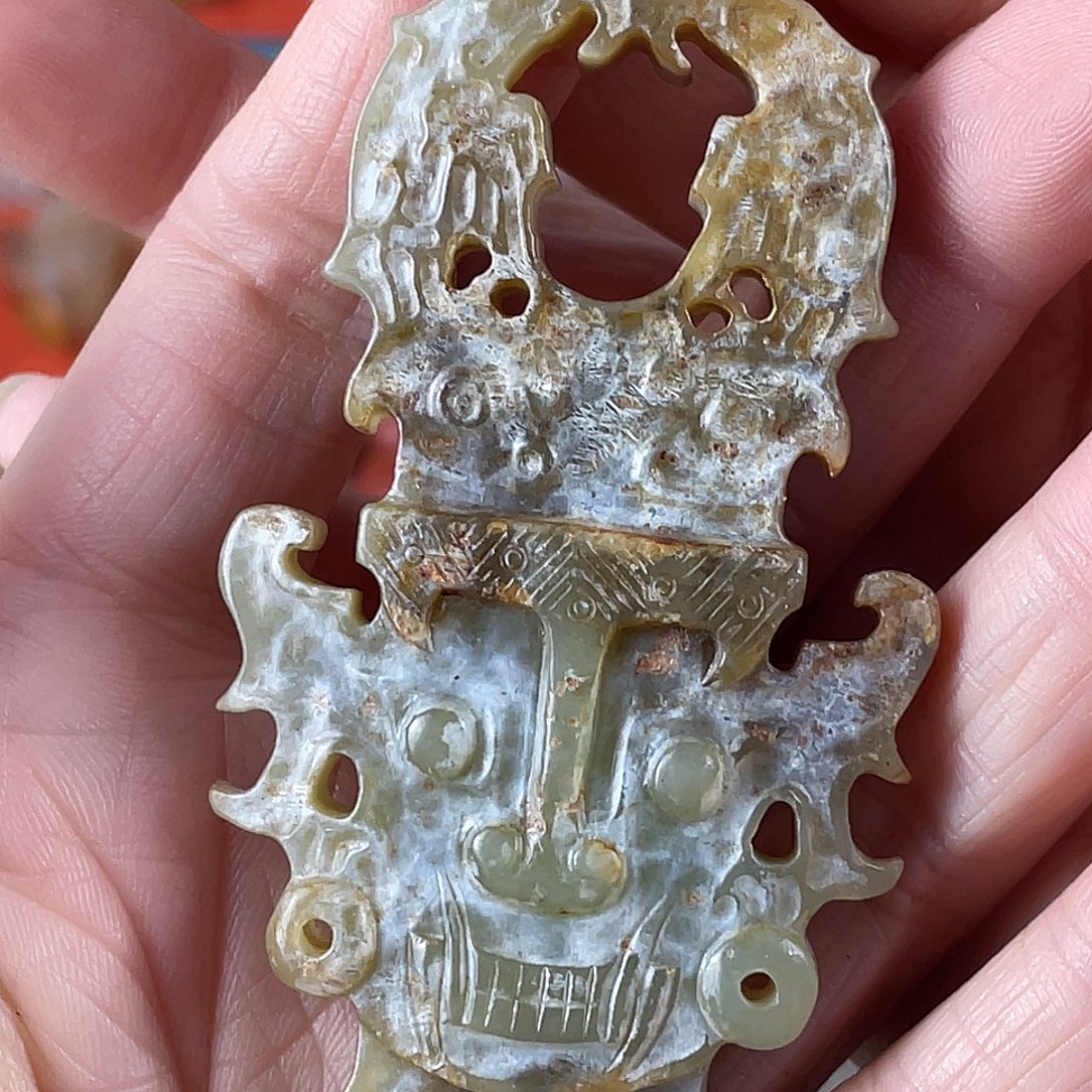 容***智石英质玉未镶嵌车挂