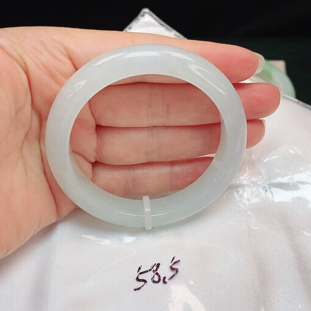 翡翠手镯未镶嵌正