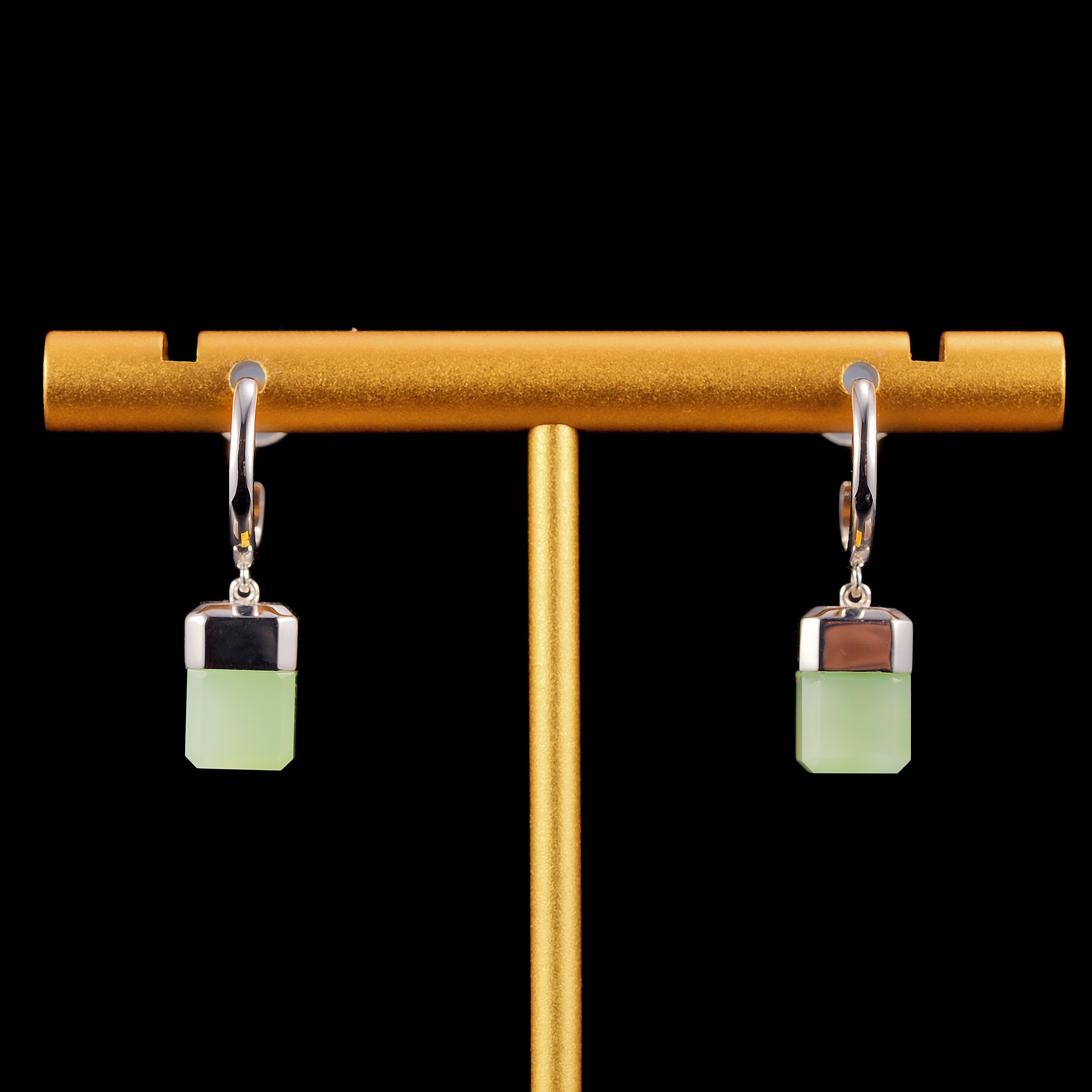 典藏级 和田玉且末黑羊洞薄荷奶绿方糖耳坠 18K金 H121330