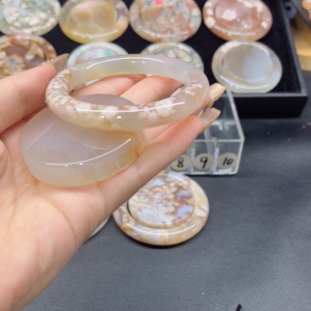 玛瑙/玉髓手镯未镶嵌54