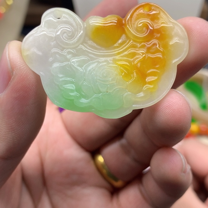 翡翠颈饰未镶嵌吊坠规格