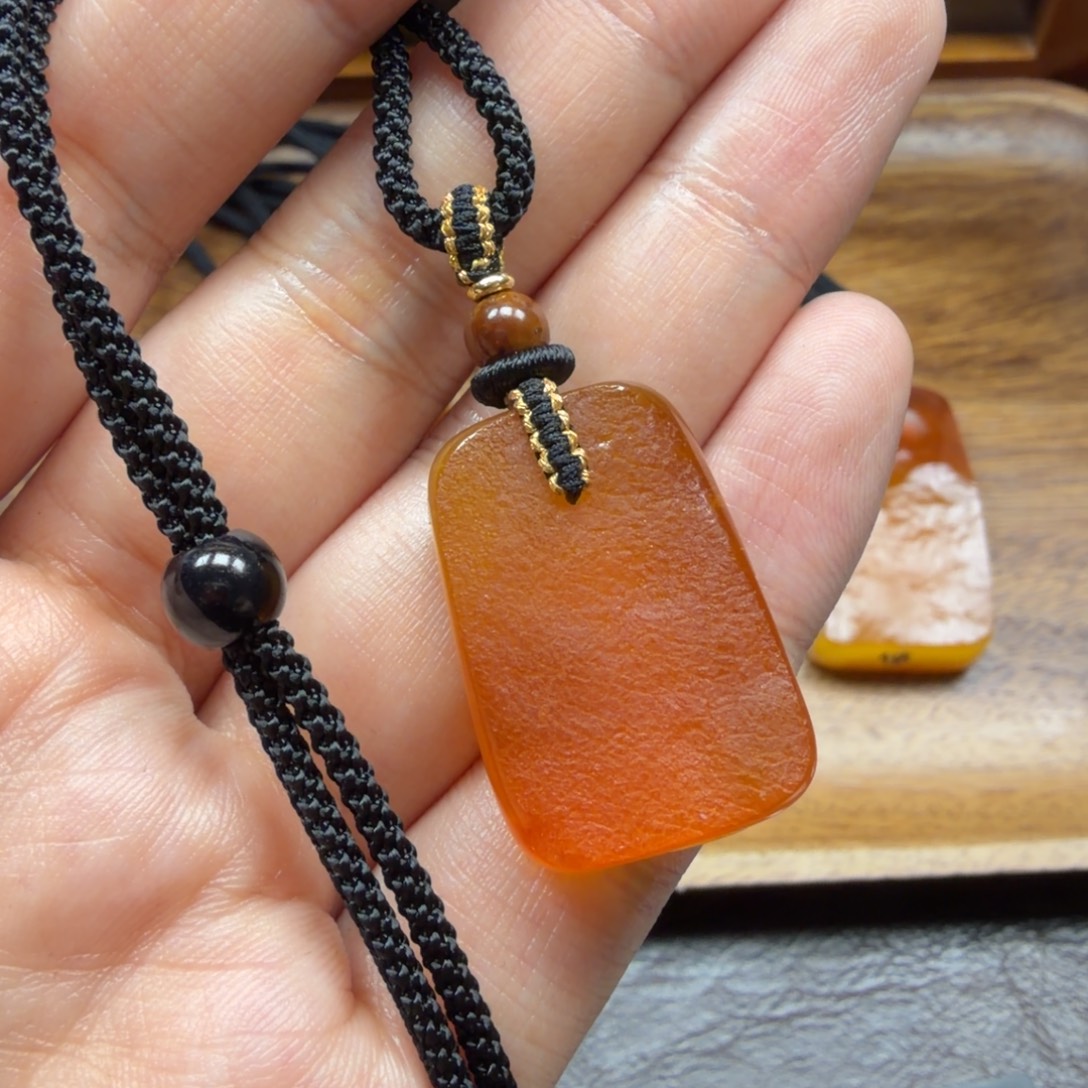 琥珀未镶嵌吊坠(赠链)