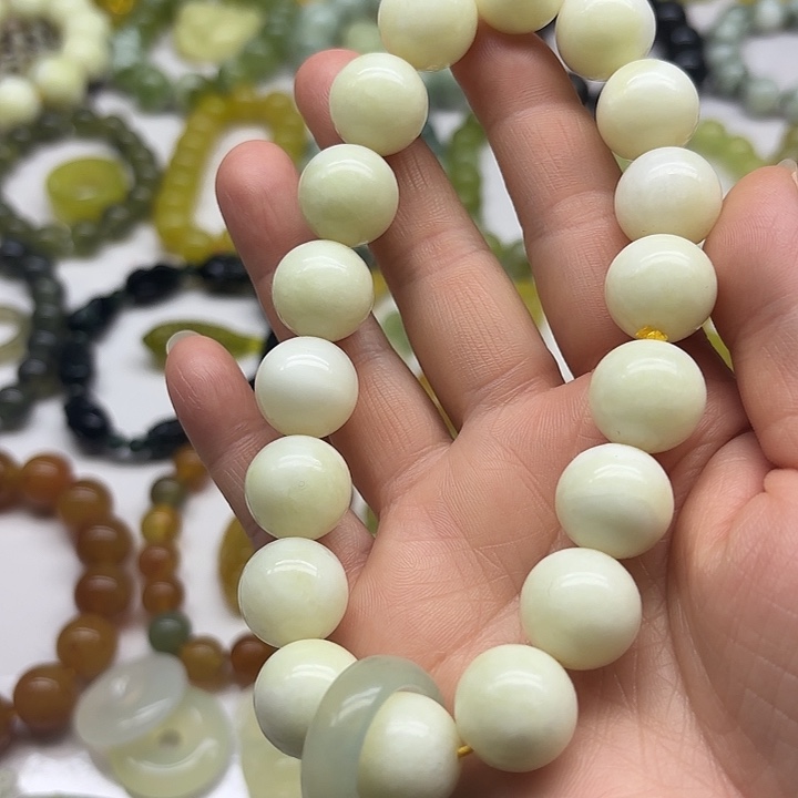 蛇纹石玉手持未镶嵌