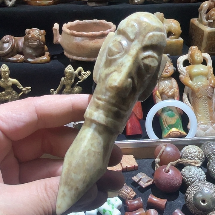 石英质玉颈饰合金