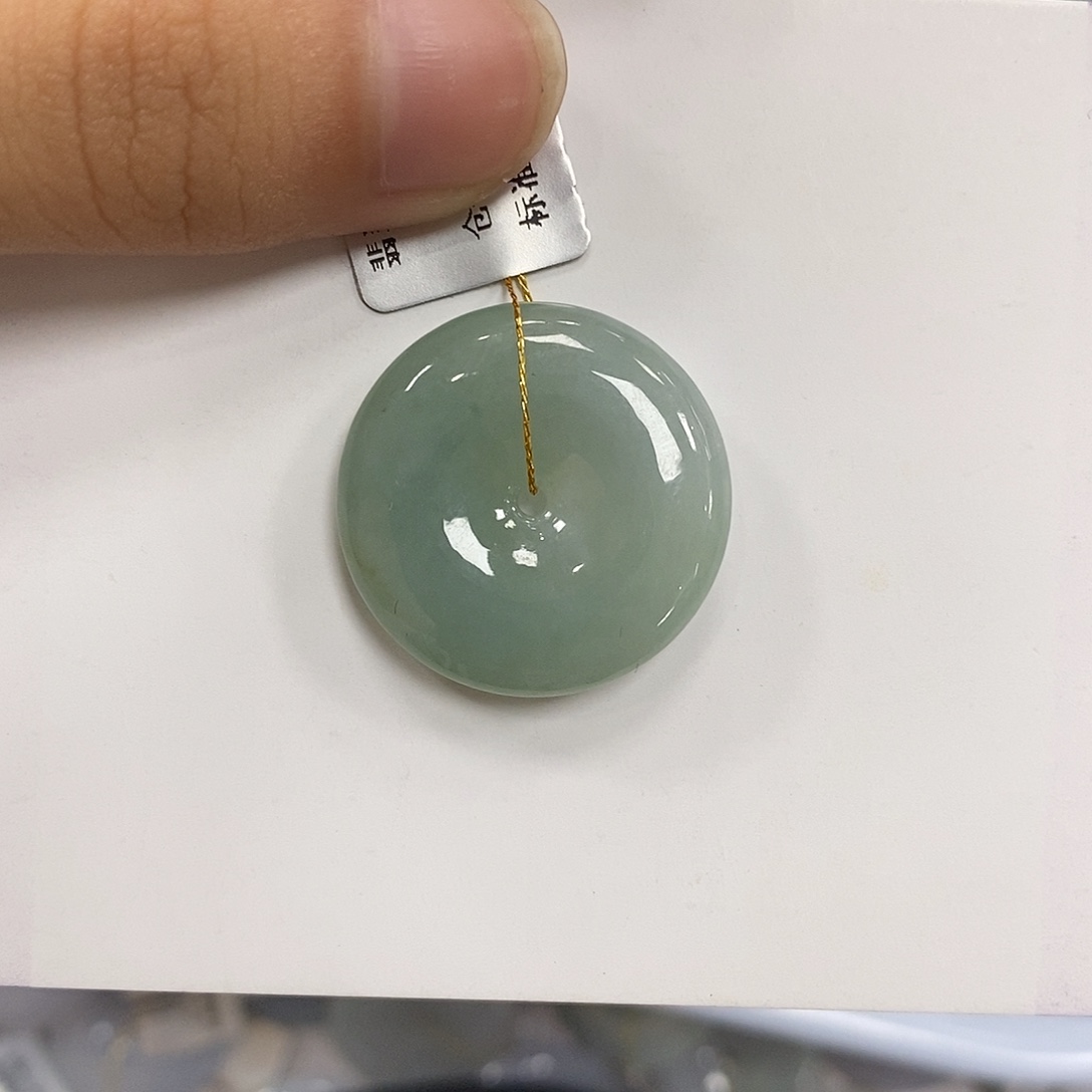 翡翠未镶嵌颈饰平安