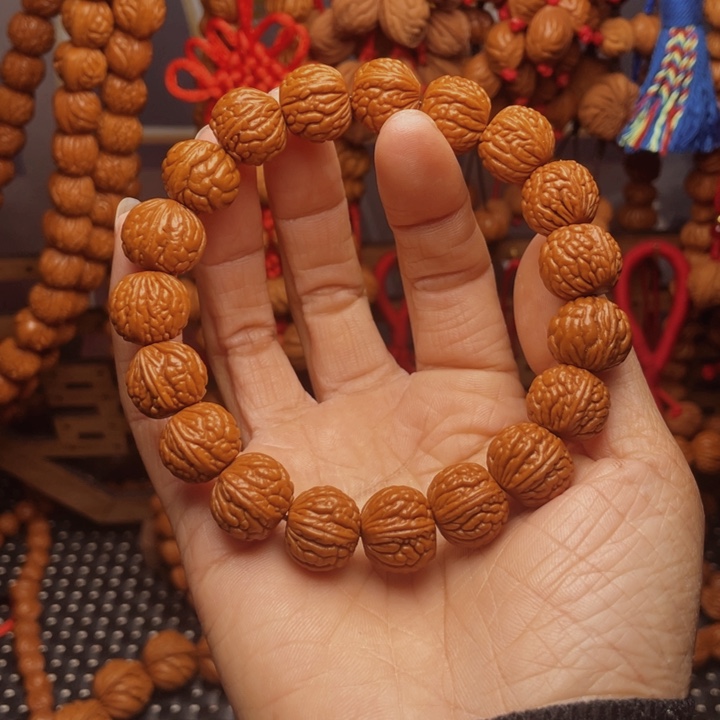 木质类龙纹桃枭挂件