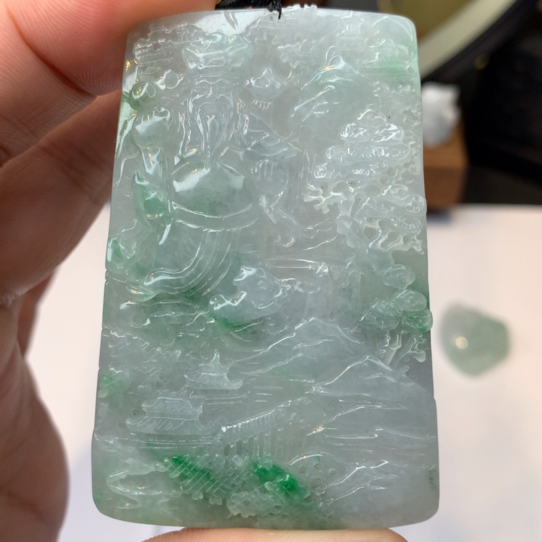 翡翠颈饰未镶嵌山水