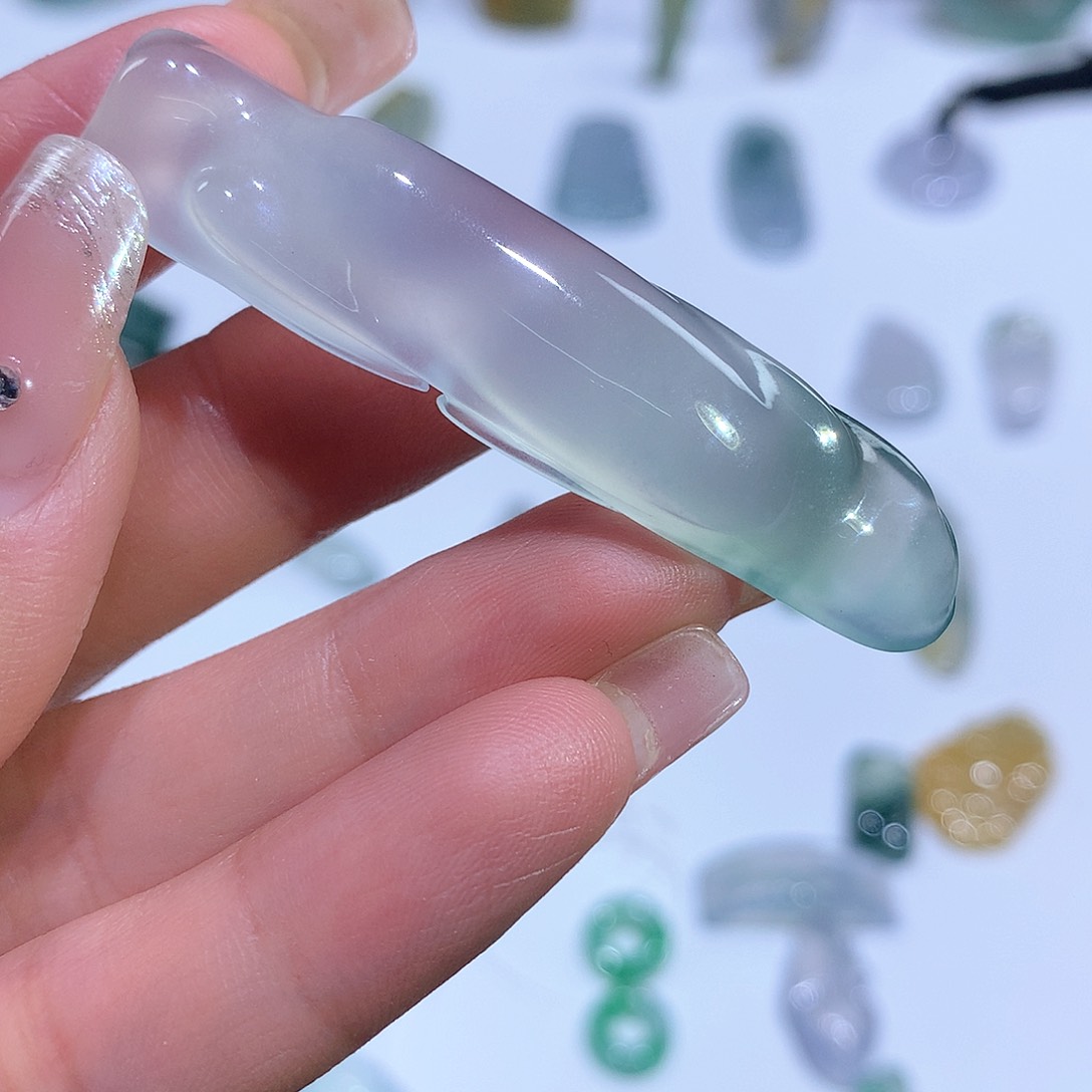 翡翠颈饰未镶嵌婷**~随型